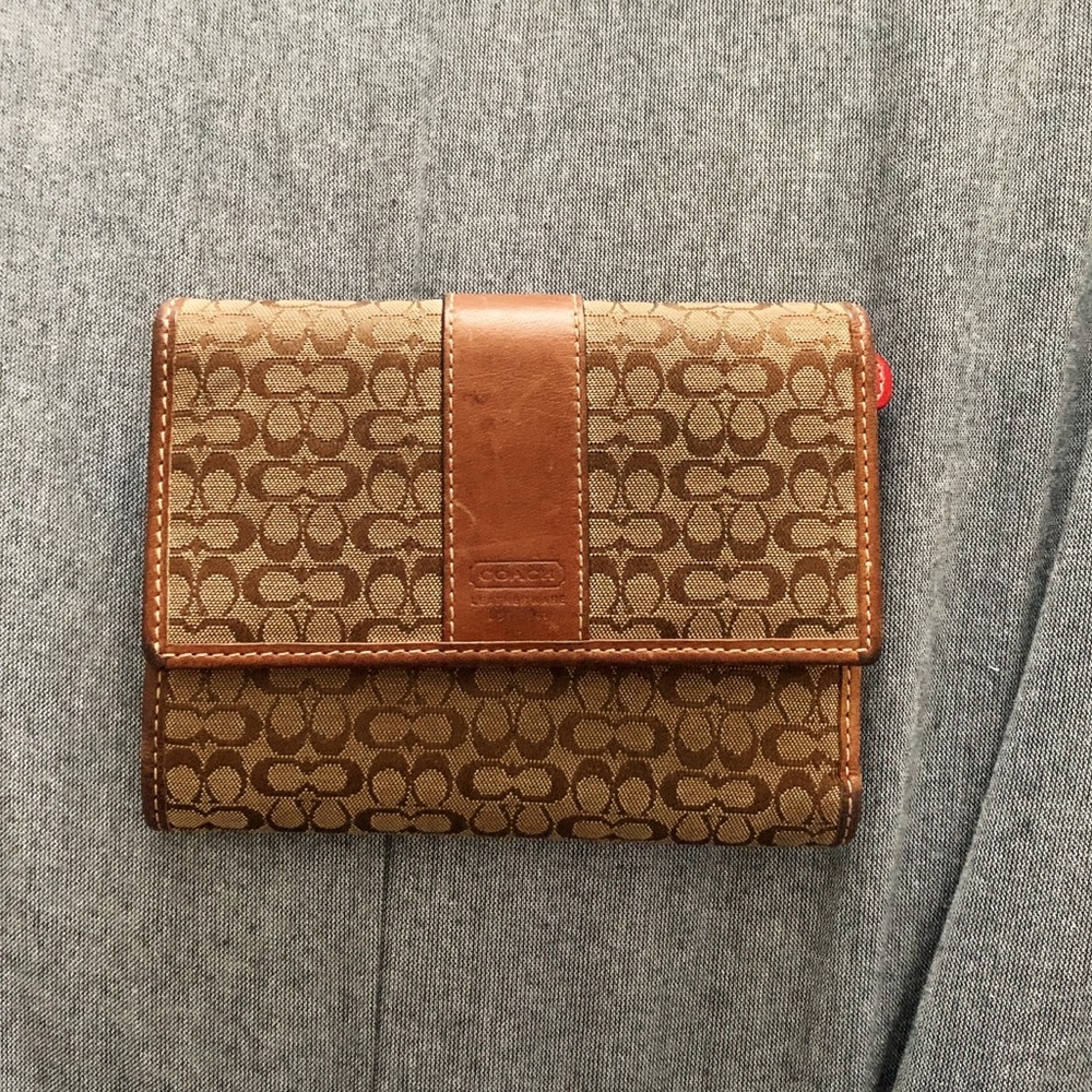 Vintage coach wallet with red interior - Picture 1 of 3